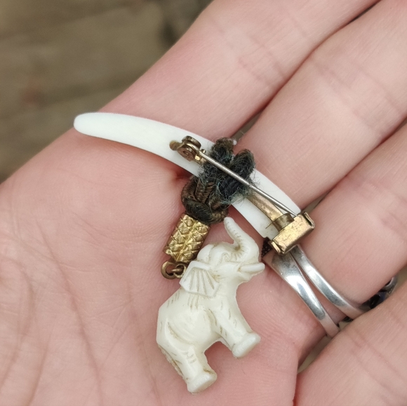 Antique Organic Elephant And Horn Brooch - Picture 4 of 5